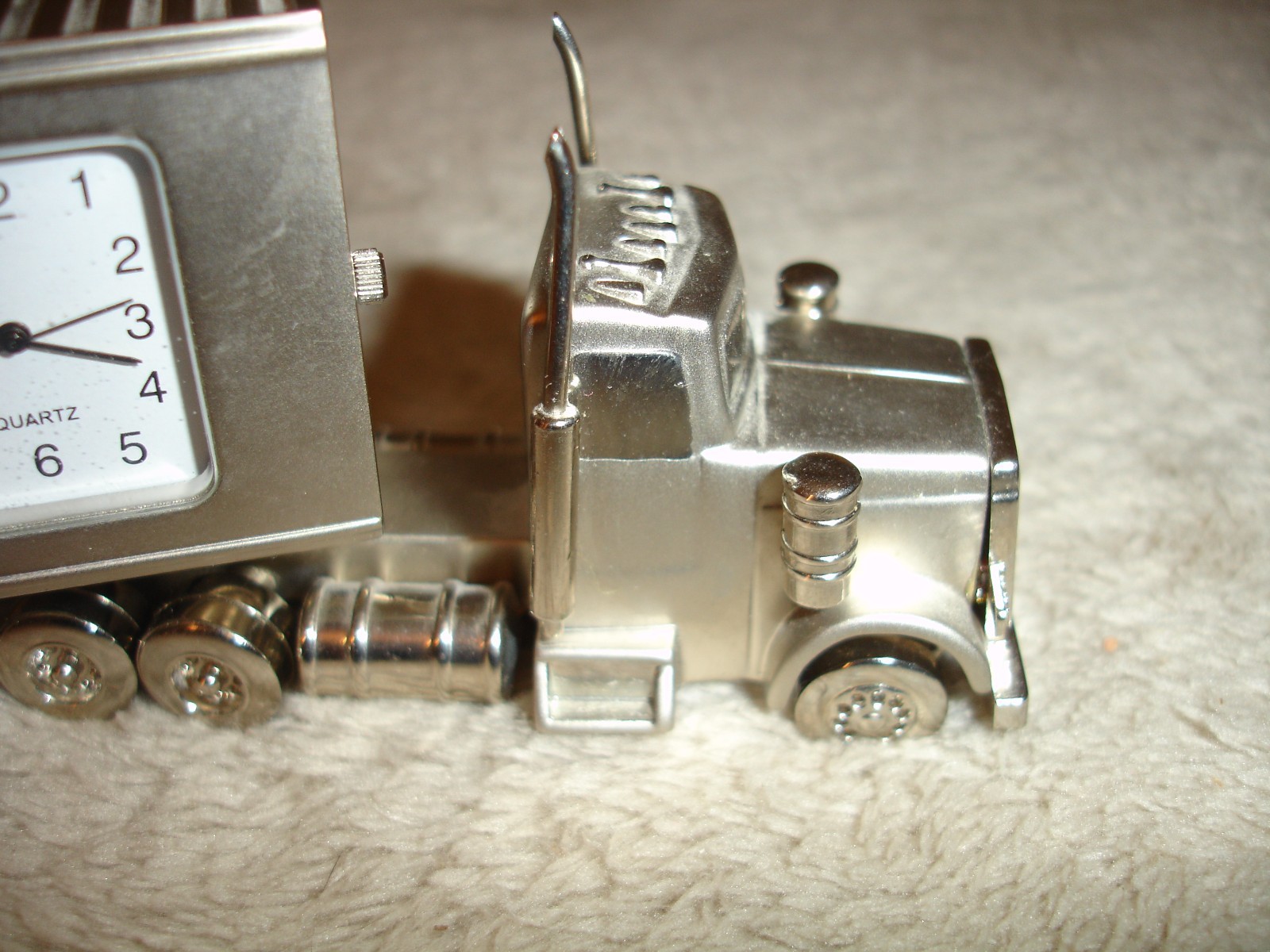 Adesa Little Rock Diecast Semi Truck 18 Wheeler Desk Clock 5.75" Silvertone