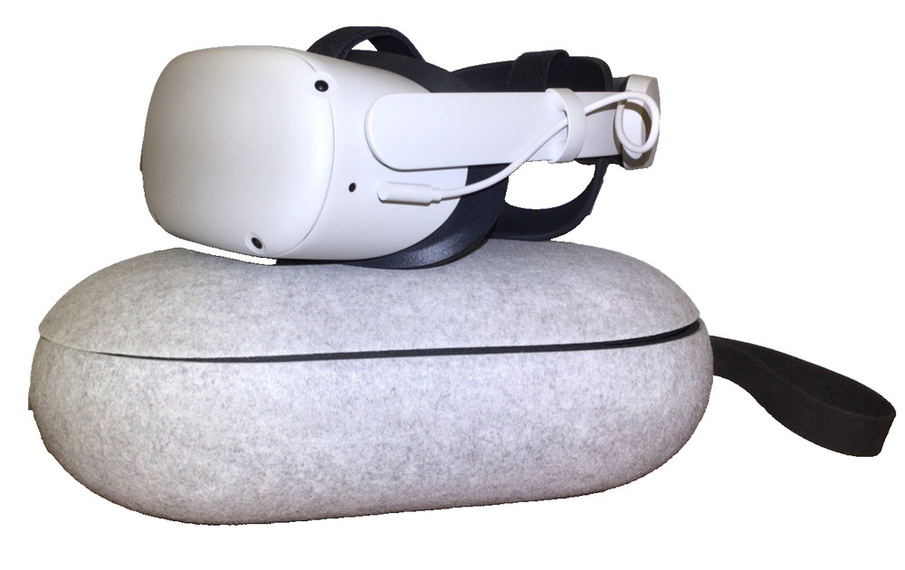 Oculus Quest 2 VR With case, and extra battery pack!