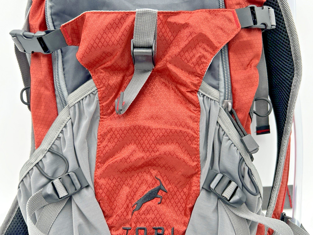 TOPI RIO HYDRATION PACK BACKPACK HIKING, CAMPING, ETC WITH BLADDER