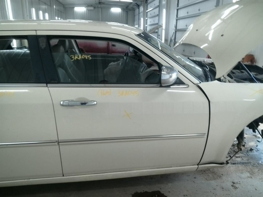 300 2010 High Mounted Stop Light 104795734