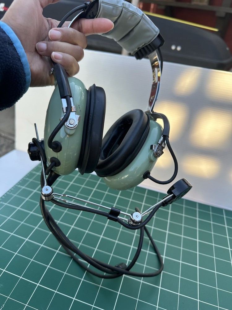 David Clark H7030 Headset With Microphone - Bin 4