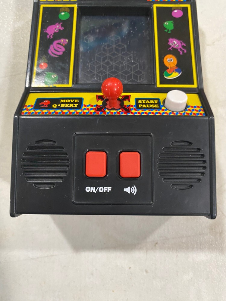 Q Bert By Basic Fun Arcade Classics - Retro Mini Arcade Game 2016 09549