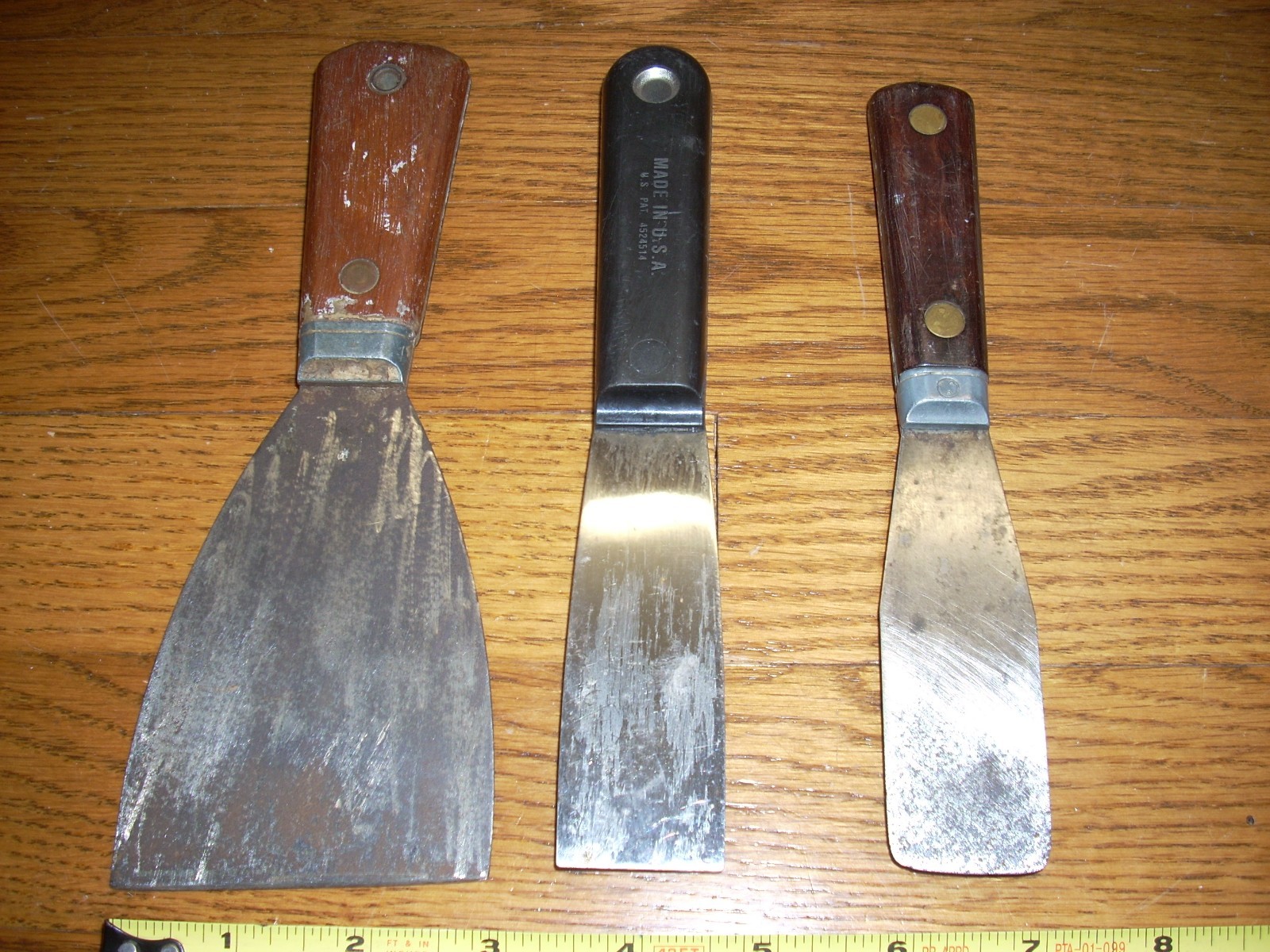 Vintage Lot of 2 Red Devil Putty Knife / Paint Scrapers 3” and 1 1/4” Plus HYDE