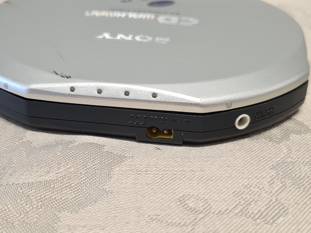 SONY Walkman D-EJ915 CD Player & Battery Case
