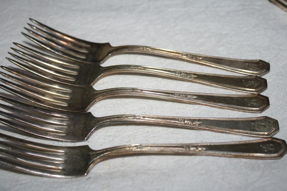 Wm. ROGERS & SON SILVER PLATED FLATWARE "MAYFAIR" (5) DINNER FORKS 7.5" MONO