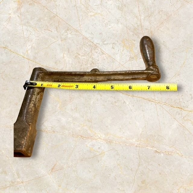 Antique Engine Hand Crank Rustic Tool Milling Machine Vise (C3)