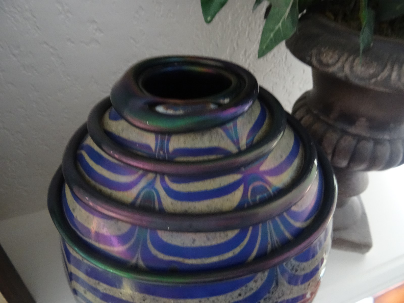 Large Authentic Signed SERGIO ROSSI Murano Glass Pulled Feather VASE Iridescent