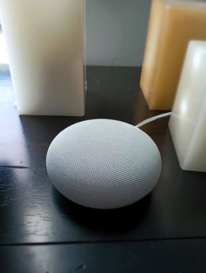 Google Nest Mini (2nd Generation) Google Assistant Smart Speaker (Chalk)