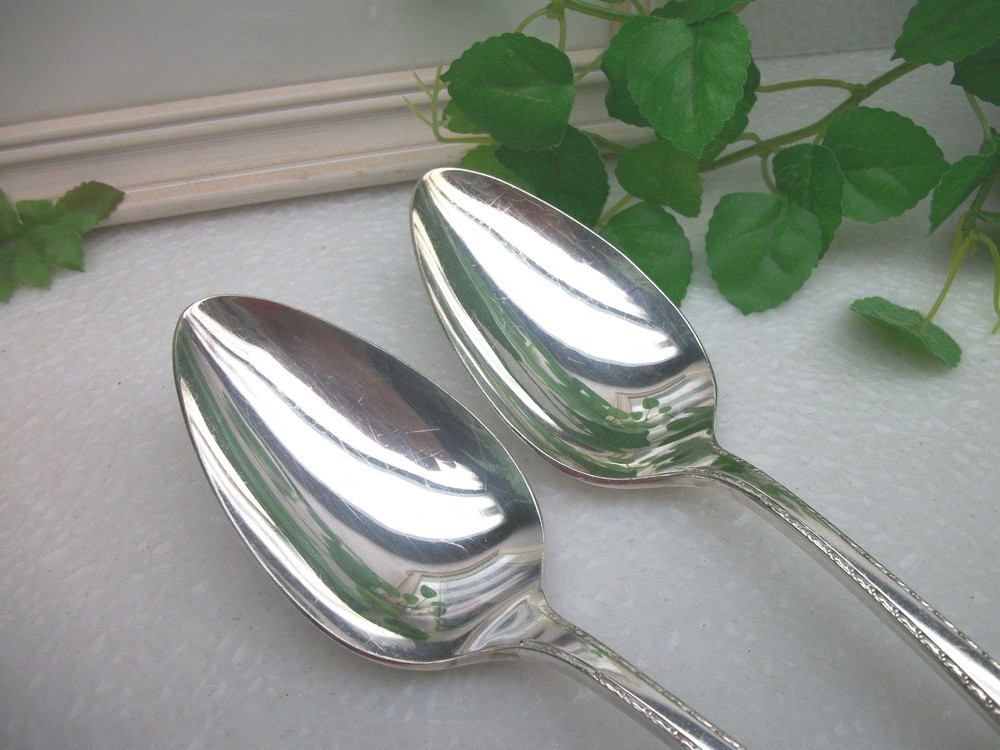 2 Oneida Prestige Plate BORDEAUX Silverplate Solid Serving Spoons 1945