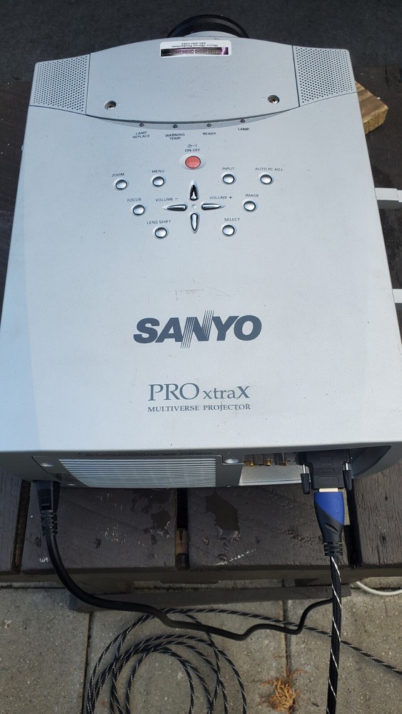 Sanyo PLC-XP56 Projector