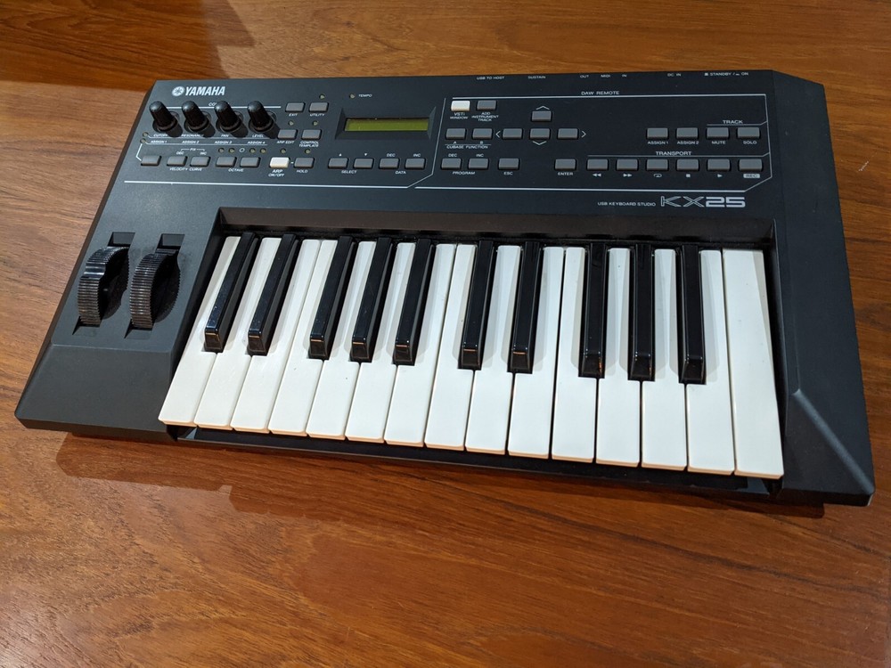 ꙮ YAMAHA KX25 USB MIDI Studio Controller 25-Key Keyboard