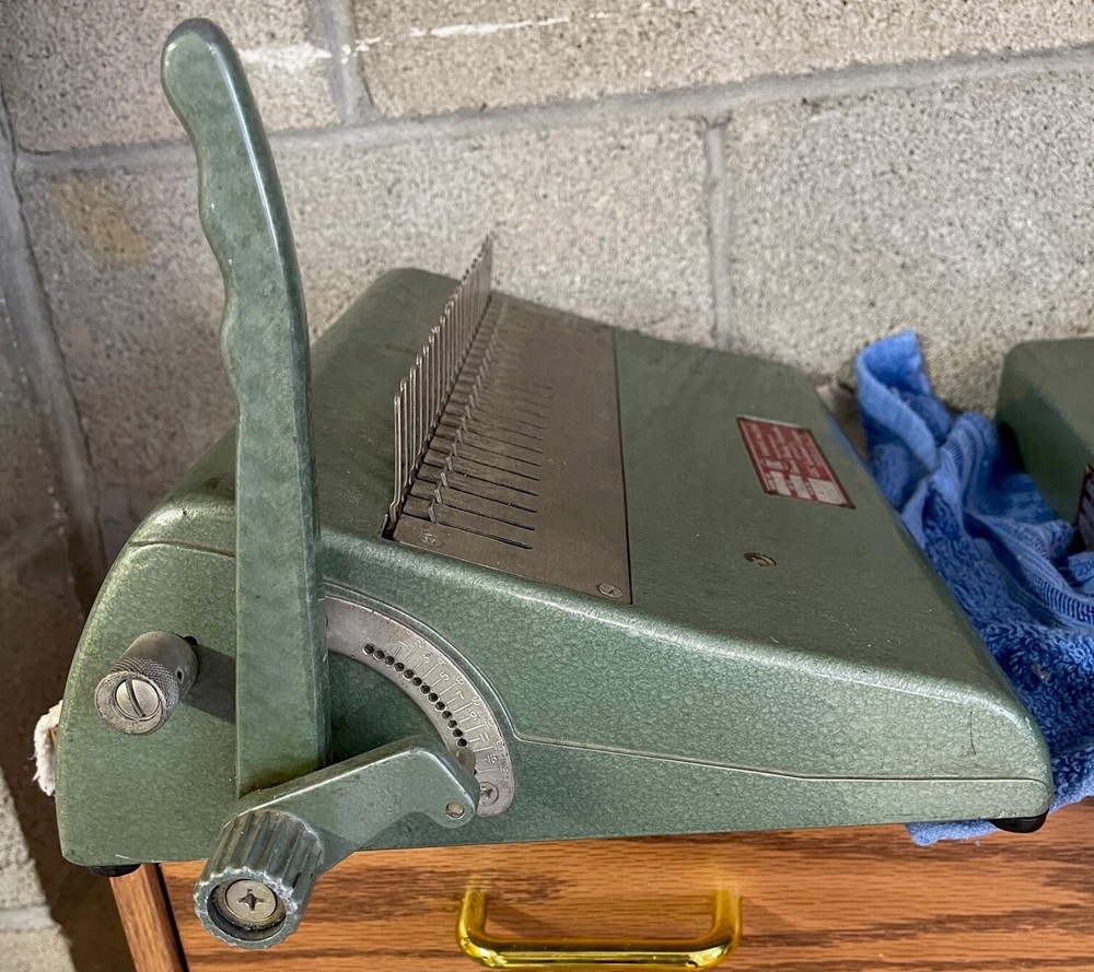 GBC Plastic Comb Binding System. BOTH machines. Model 12-D EXCELLENT