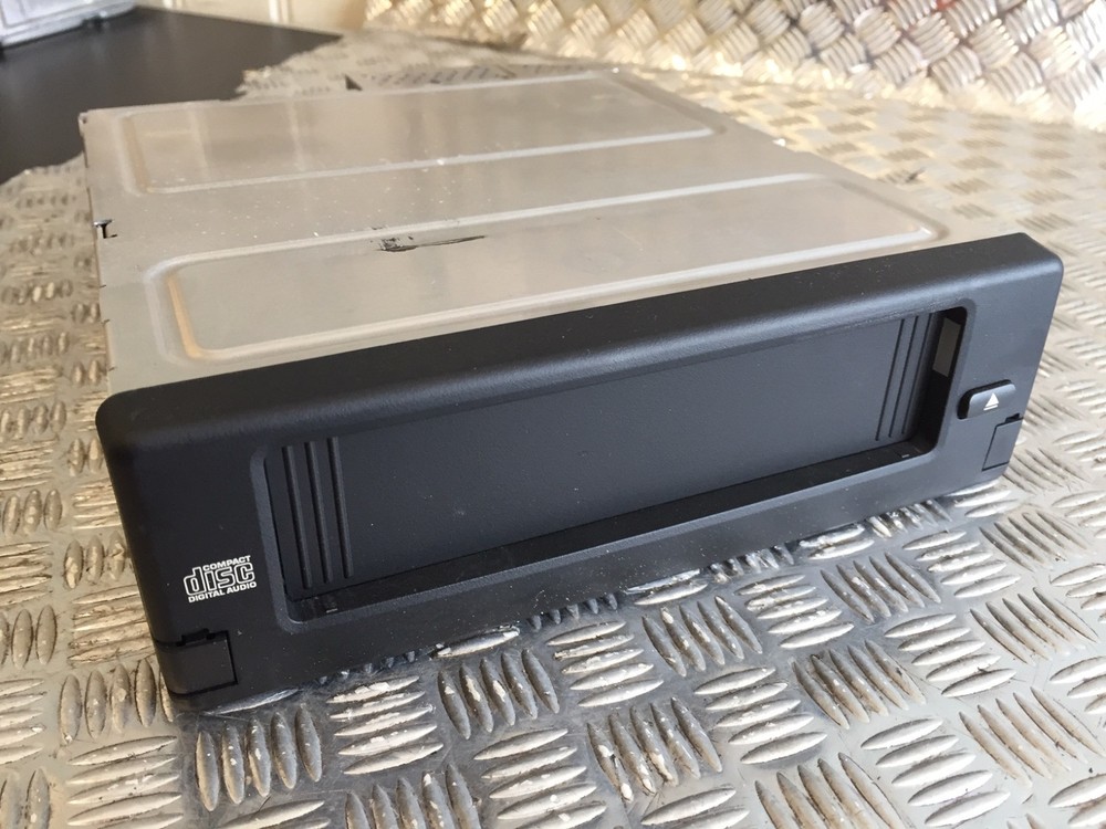 BMW 03-10 5 SERIES E60 E61 6 DISC CD CHANGER E60 E61 E64 E64 9131850 B343