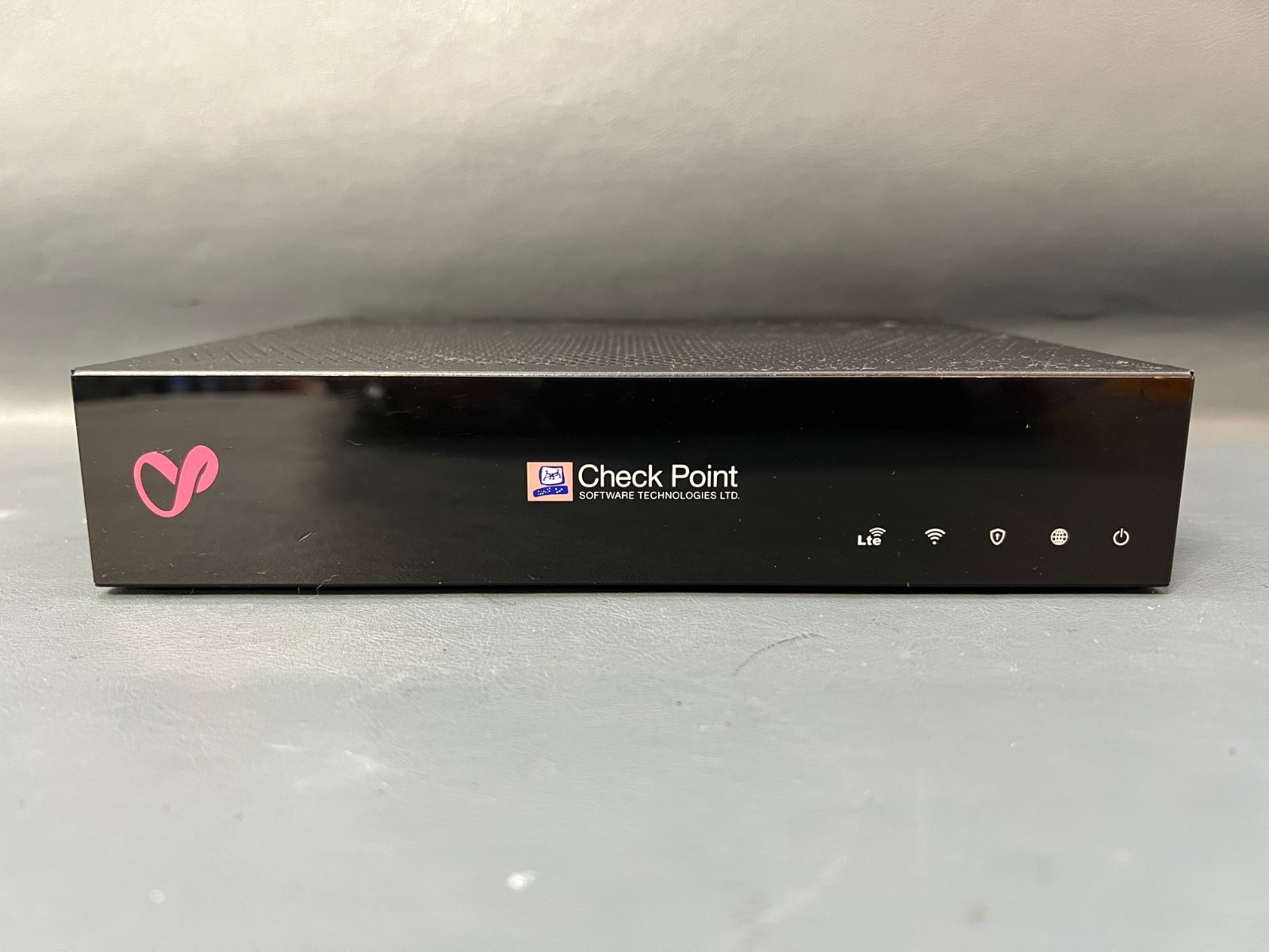 Check Point V-81WL Network Security Device (POWER-TESTED/LICENSE STATUS UNKNOWN)