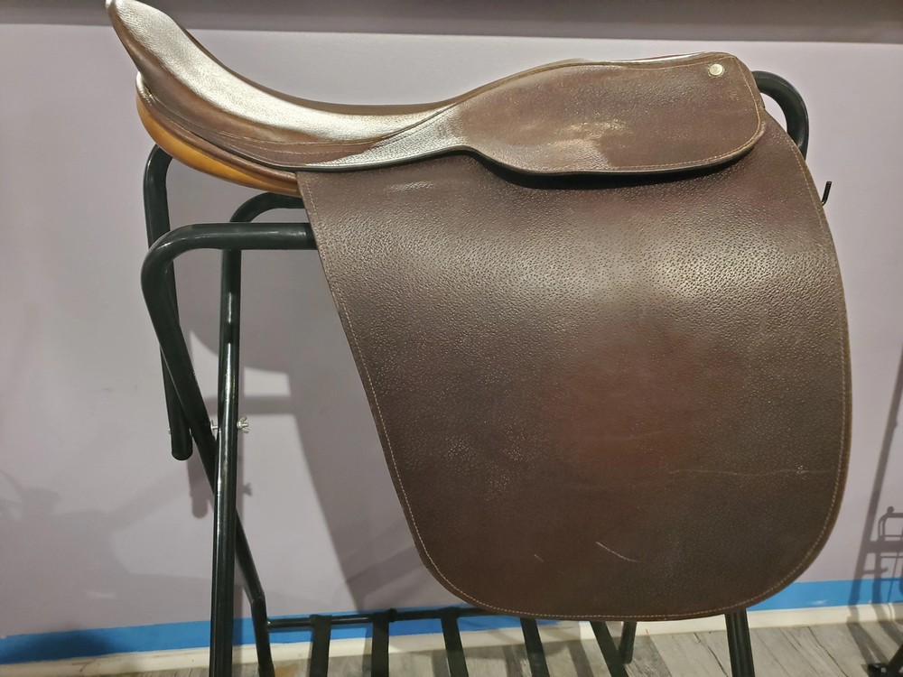 20.5 Blue Ribbon Adjustable Bar Cutback Saddle