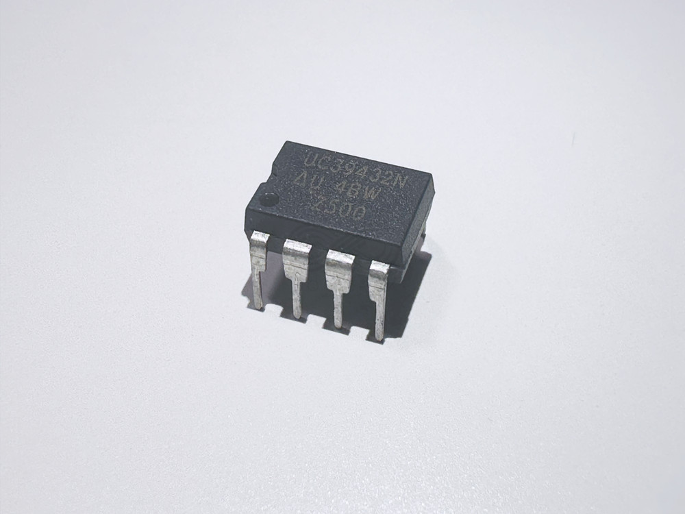 UC39432N Unitrode Precision Analog Controller IC 2.2-36V PDIP-8