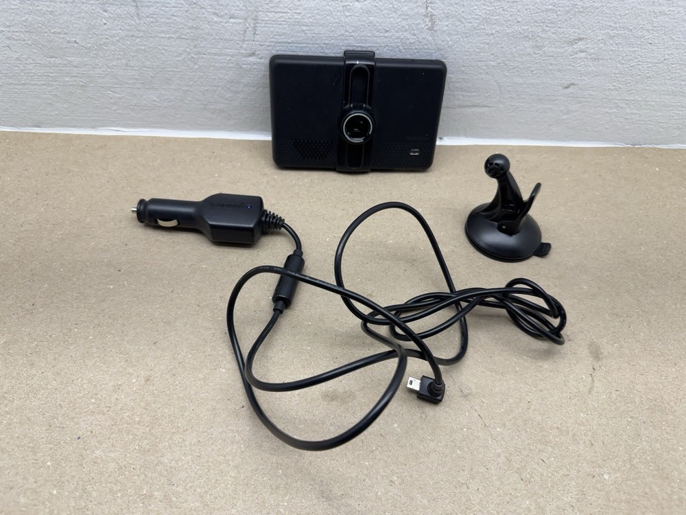 Garmin Nuvi GPS Navigation System Bluetooth 4.5” Screen Bundle