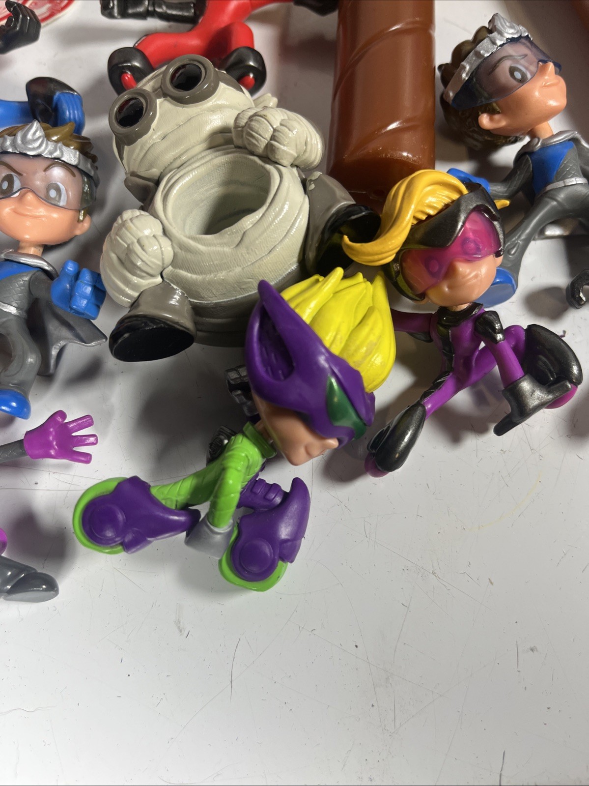 Ninja Kidz Lot Giant Mystery Ball Toy Purple/Red Case Figures Costume Mask Belt