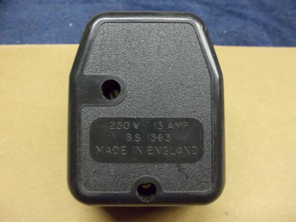 13 Amp Trailing Socket, Cord Mount, Marbo Model 928, Black