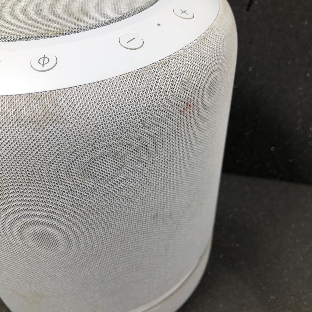READ Amazon Echo Studio Smart Home Speaker With Alexa White O2T2V3 ISSUE