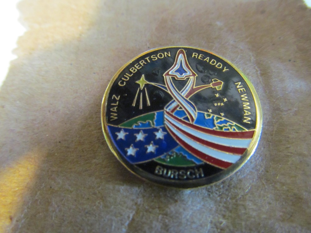SHUTTLE DISCOVERY STS-51  LAPEL PIN