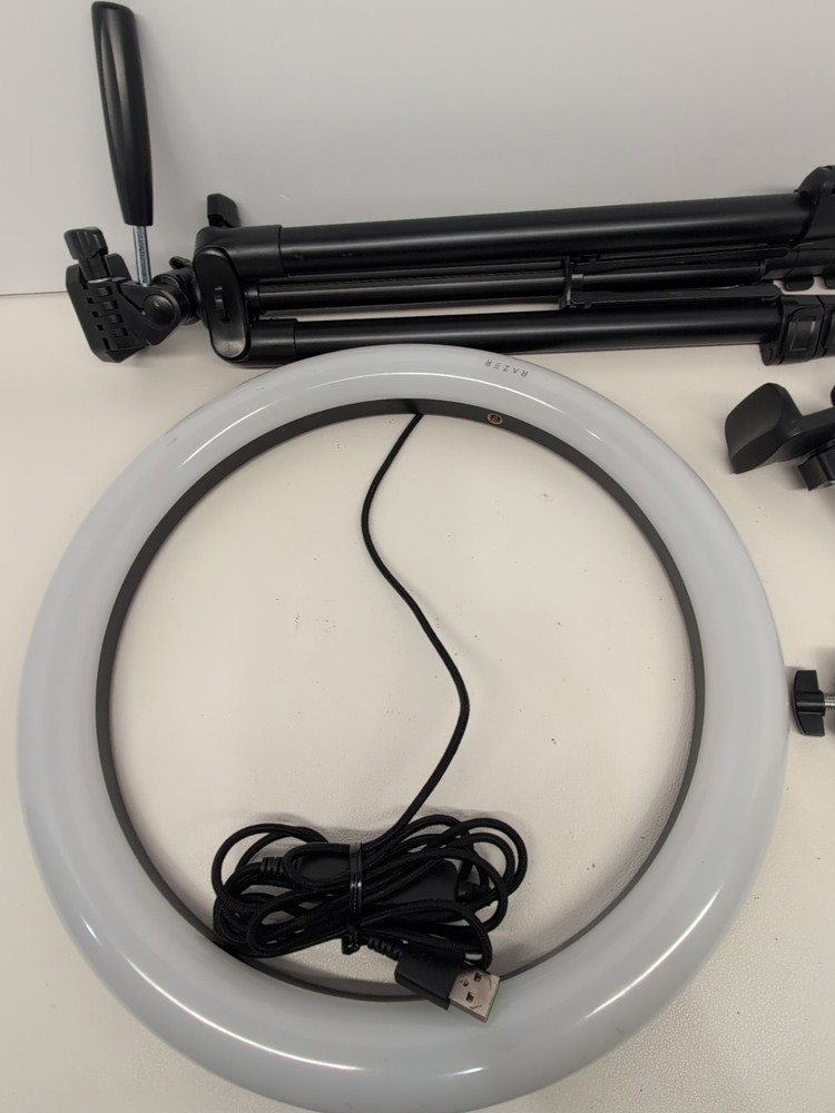 Razer Ring Light 12" Streaming and Selfie Light: Customizable Light Spectrum