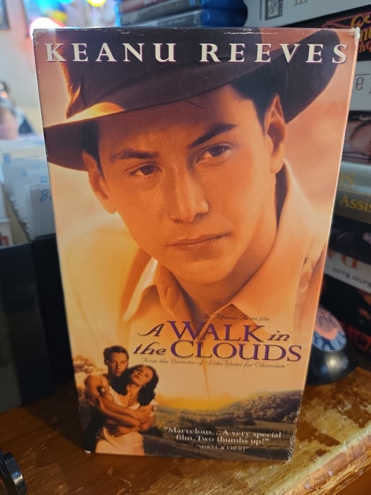 Walk in the Clouds (VHS, 1995)