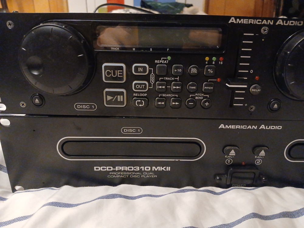 American Audio dcd-pro310 Professional Dj Controller & Dual Cd Player, No Cable
