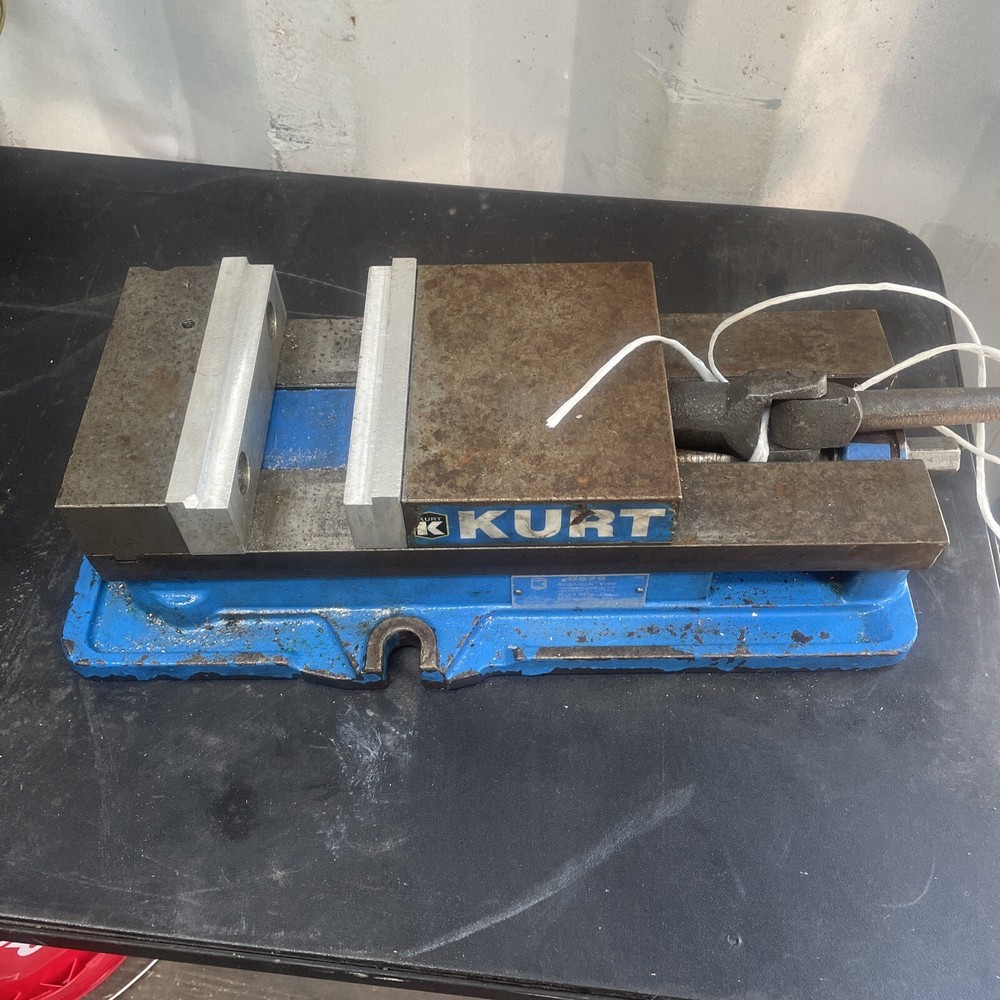 Kurt D675 AngLock Milling Machine Vise