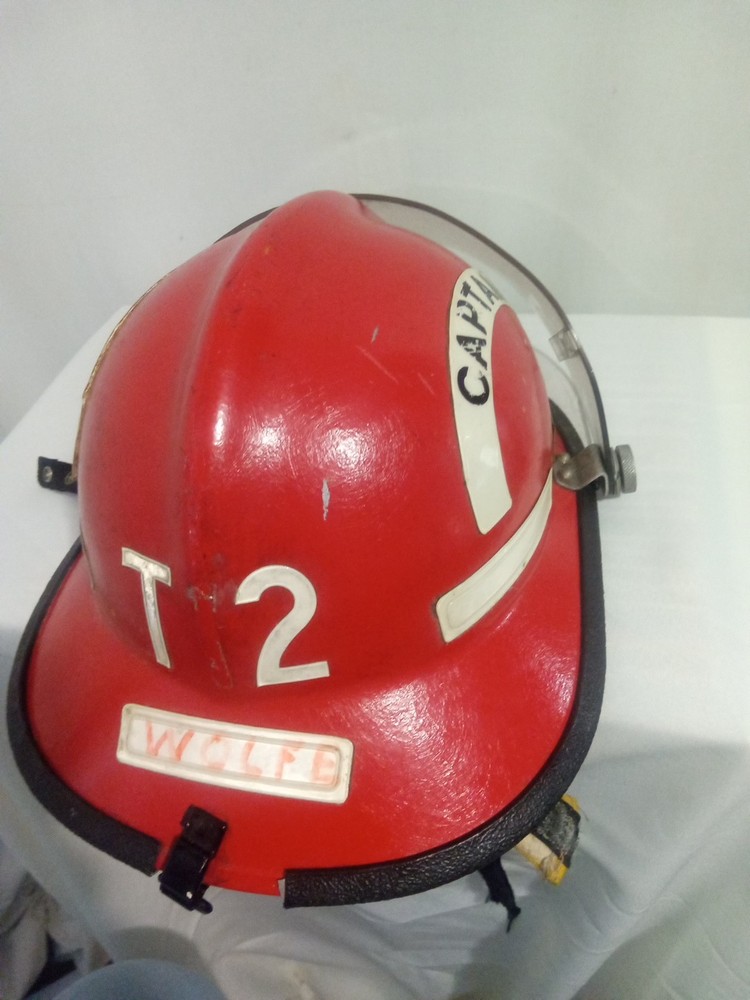 Vintage fireman helmet model CHIEFTAIN CITATION firefighting. CAPTAIN.. EUC