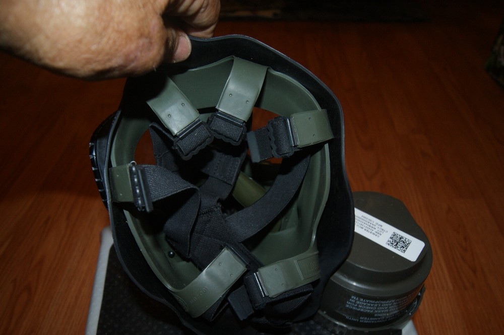 M40 SERIES GAS MASK MEDIUM -LARGE SIZE