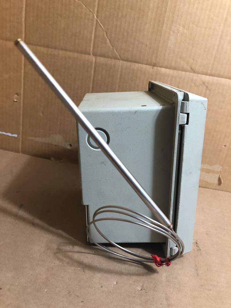 United Electric Temperature Recorder & Controller 650 Series **