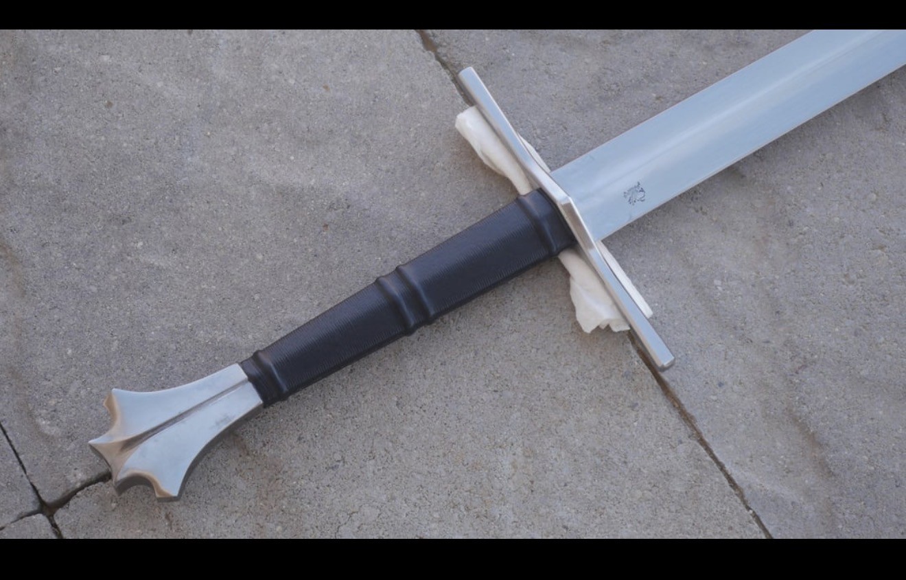 Armory Gothic Longsword D2 Tool Steel With Leather Sheath - Darksword