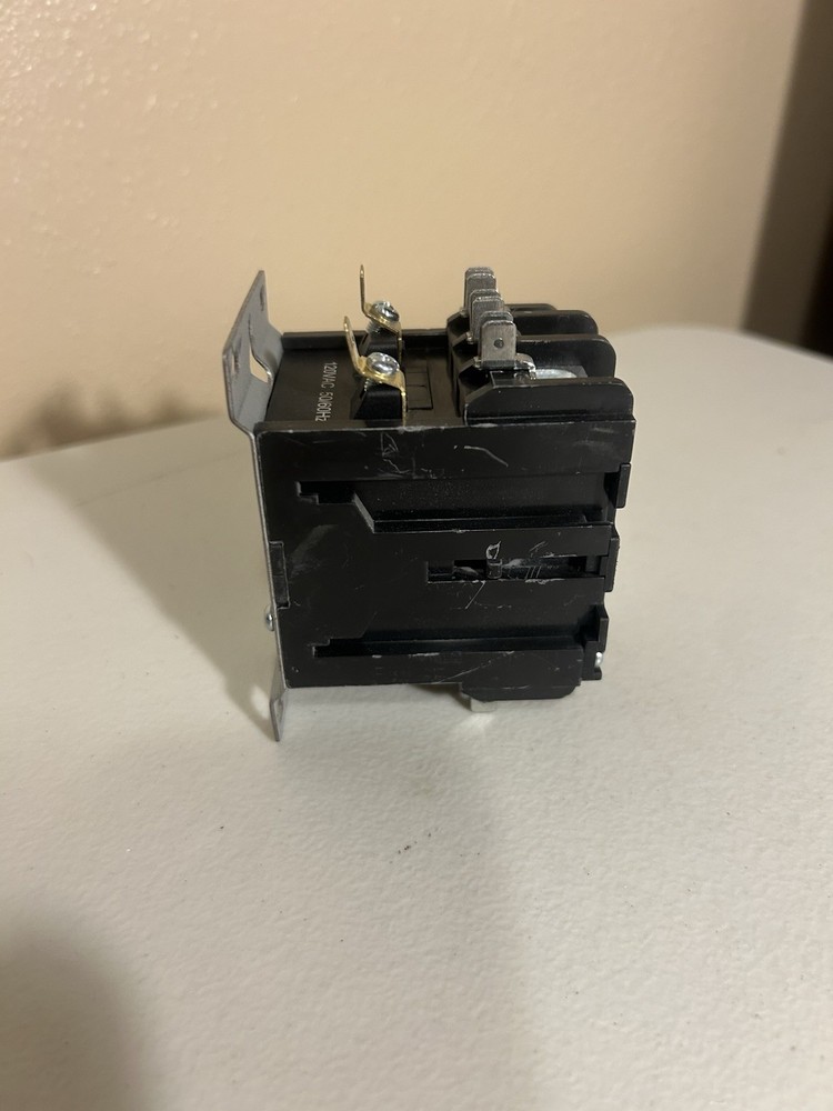 NEW Izzy IZDP330-130 Definite Purpose Contactor