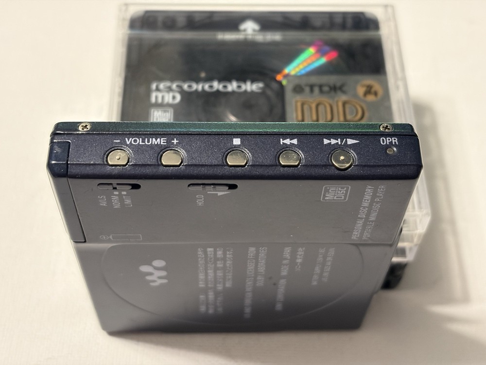 Sony MZ-E900 Silver/Blue - Working but Read Description, 5 Minidiscs