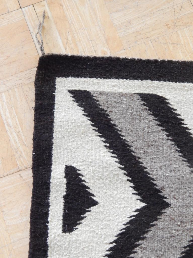 VINTAGE NAVAJO RUG WEAVING - ALL NATURAL DAZZLER - CLEAN AND NICE 28.5x36.25"