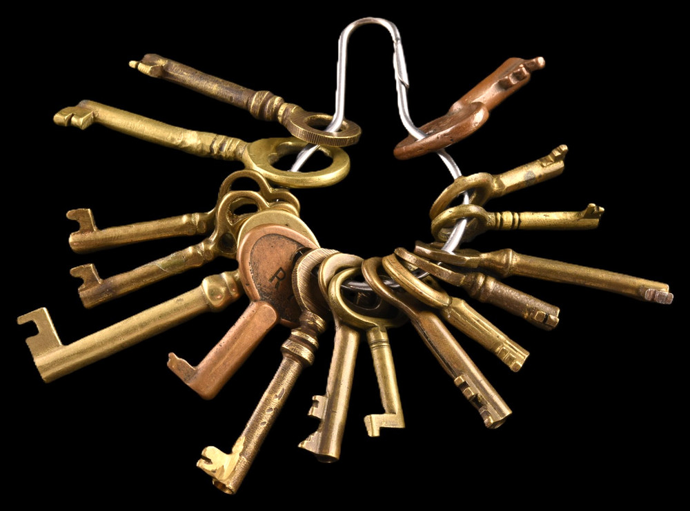 Brass Barrel Keys 16 Assorted Antique