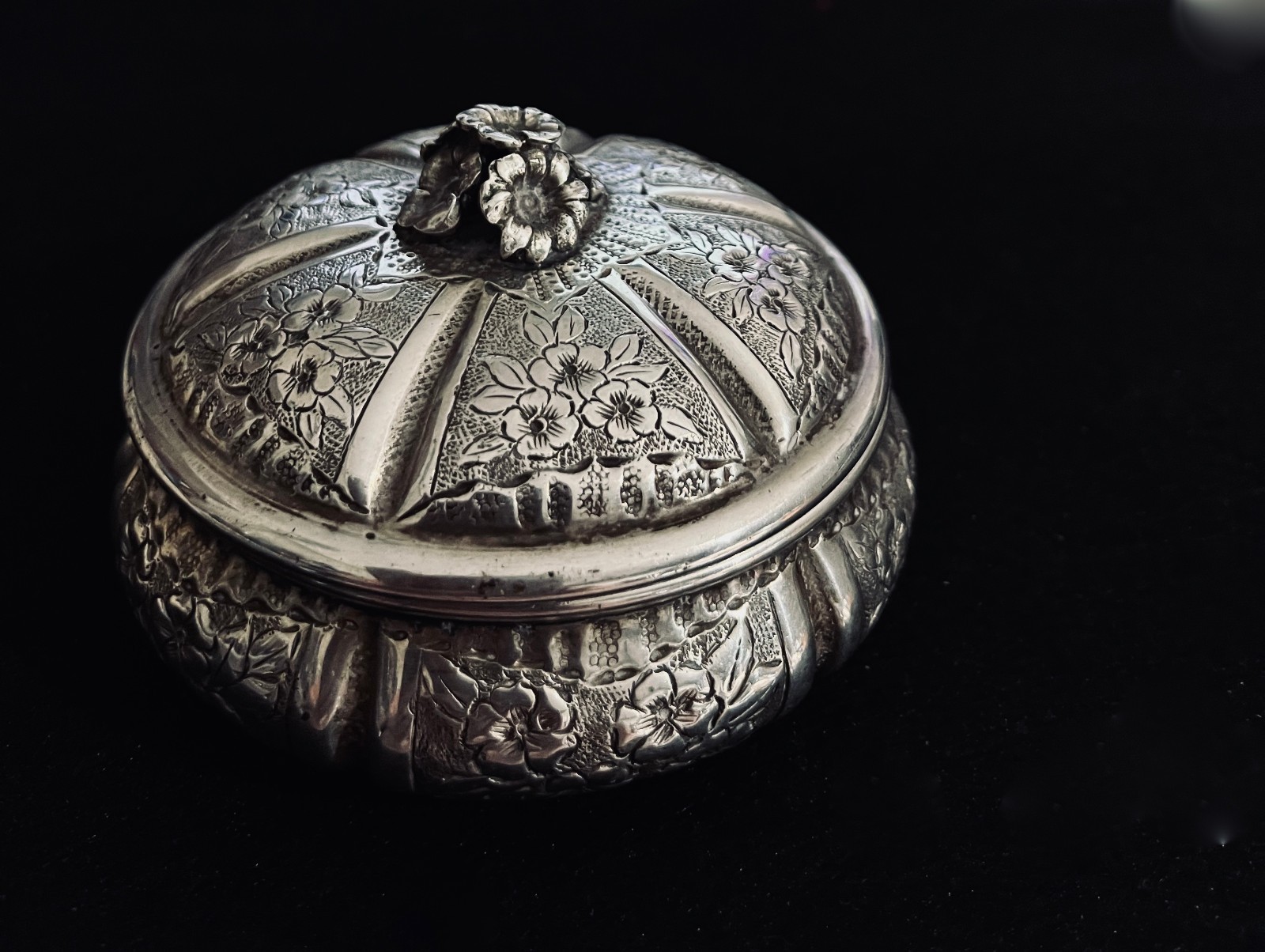 CONTINENTAL 800 SILVER COVERED ORNATE TRINKET BOX ROUND 3 1/2 " 4.55 OZ