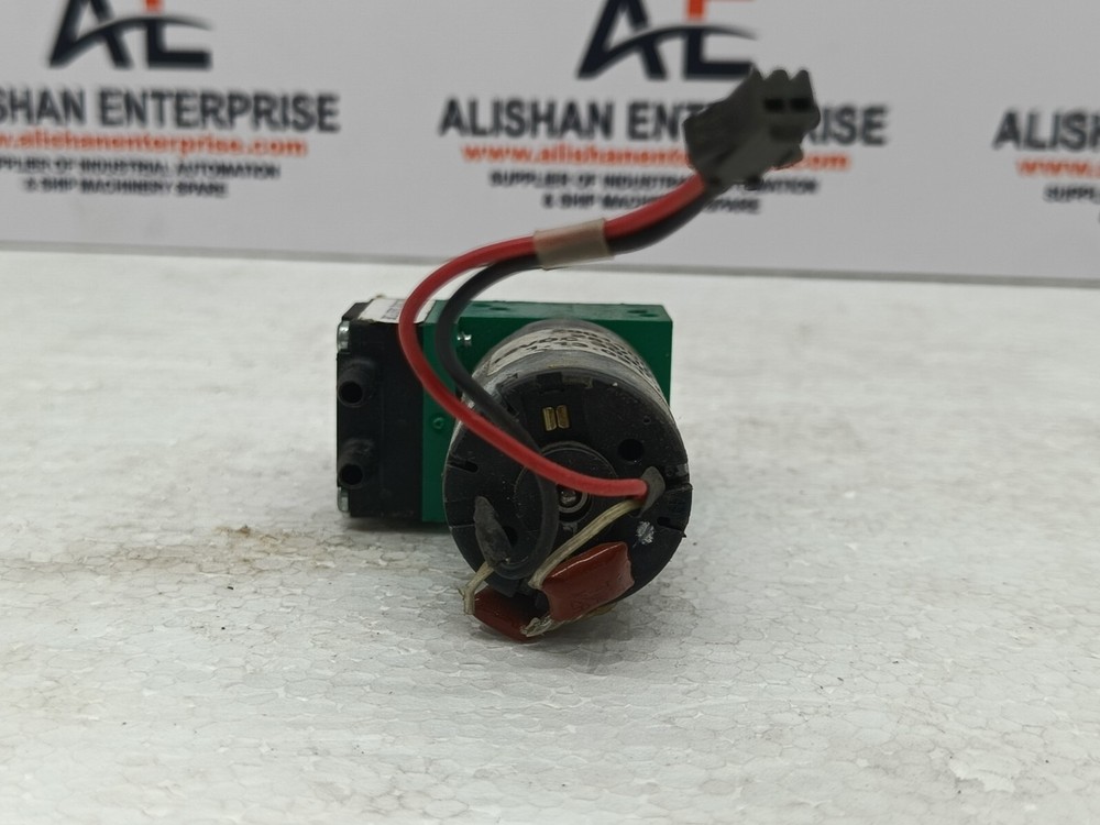 Thomas 5002F 5300-1002 Liquid Diaphragm Pump Voltage 12V DC *WORKING*