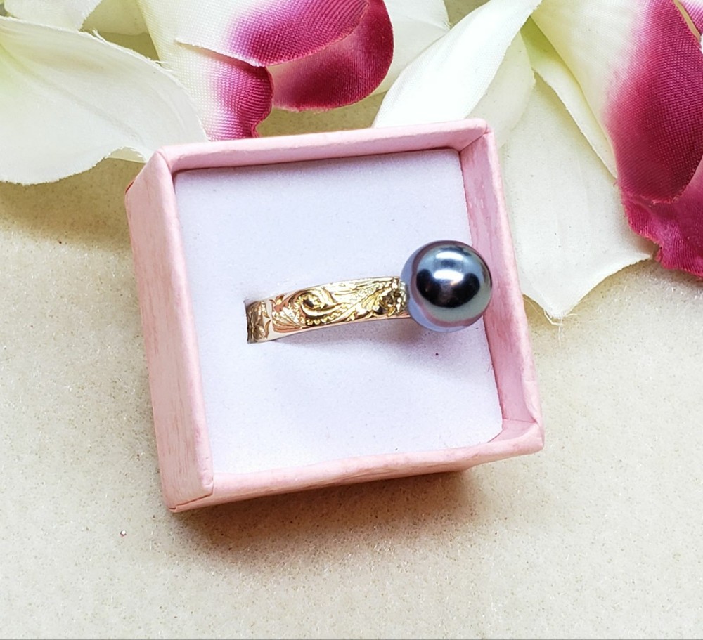 Monstera Leaf and Pearl Ring