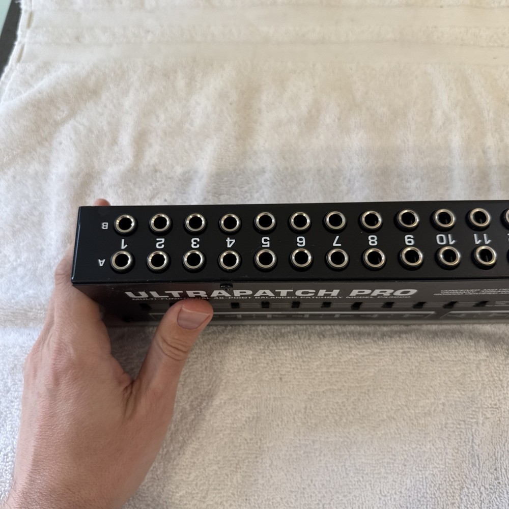 Behringer Ultrapatch Pro PX3000 Multi-Functional 48-Point Balanced Patchbay