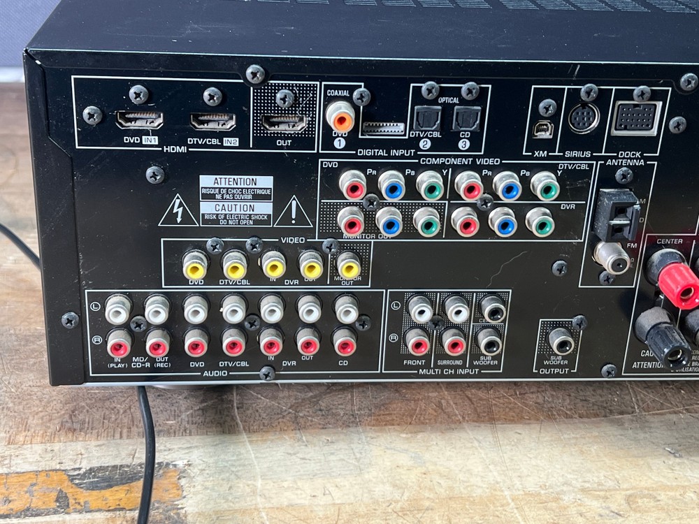 Yamaha Amplifier (A/V Receiver) RX-V463 -w/ remote Great Condition! bundle