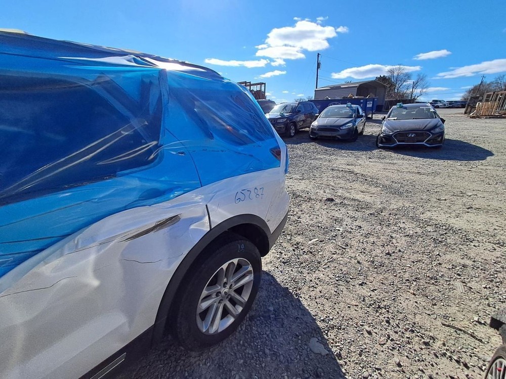 2016 Ford Explorer OEM 8 Screen Display - Used, Reprogramming Required