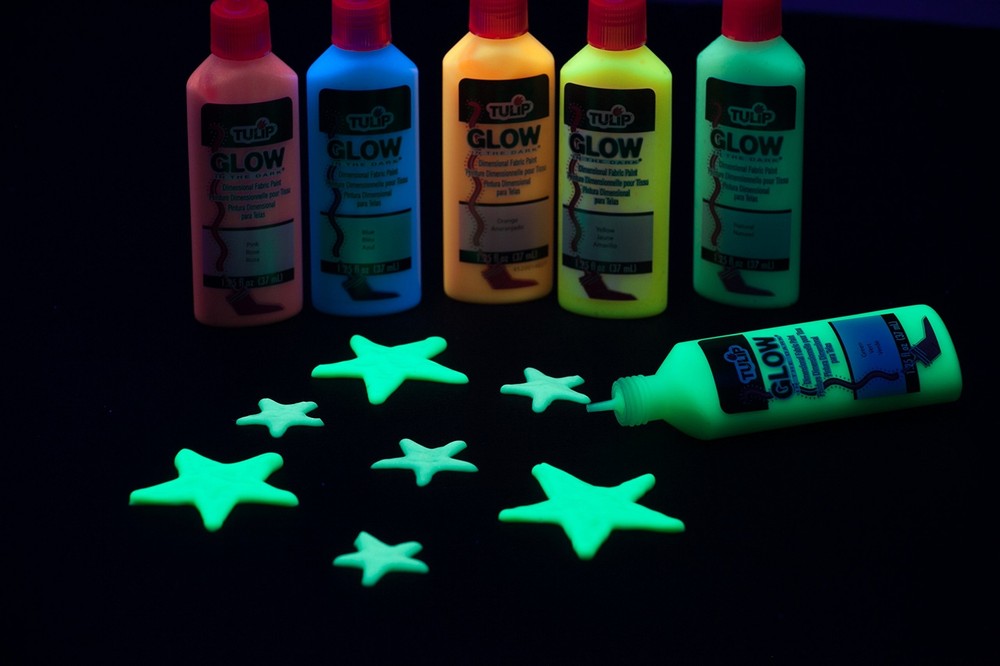 17581 Dimensional Metallic Fabric Paint 6pack glow