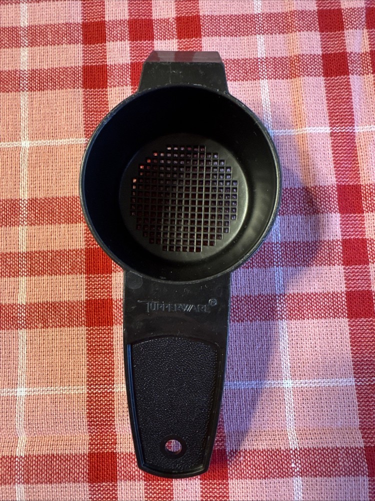 Tupperware Small Tea Strainer Sifter Black Kitchen Gadget. (DB)