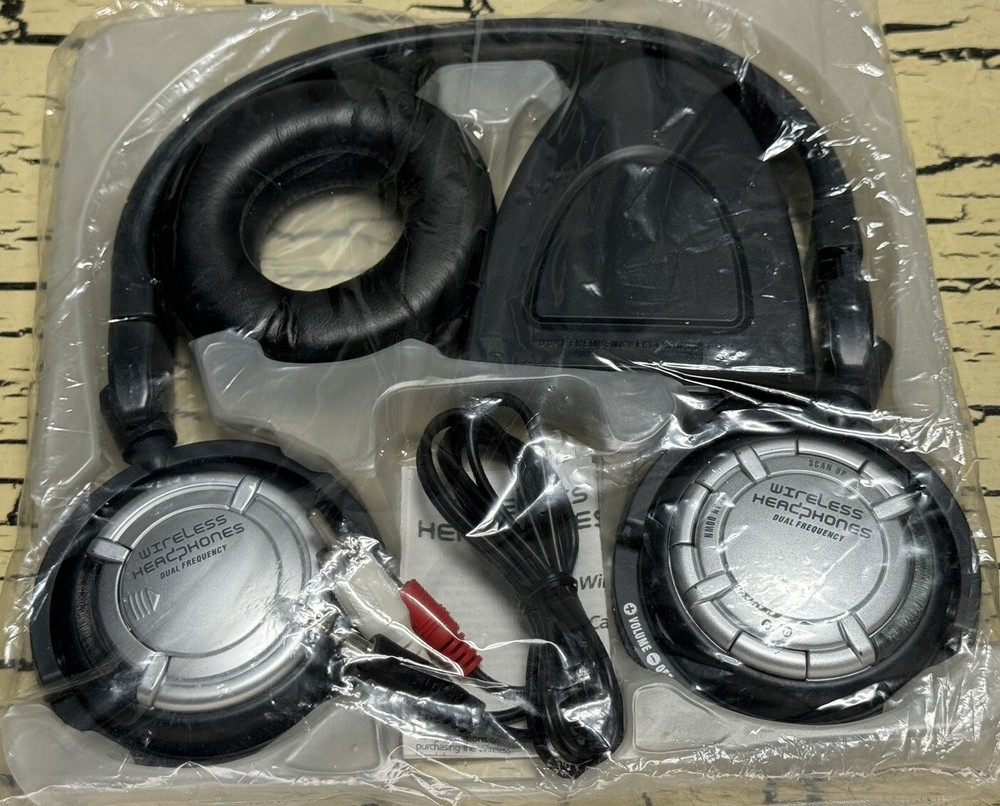 Wireless Headphones Dual Frequency FM Transmitter Audio Input Black