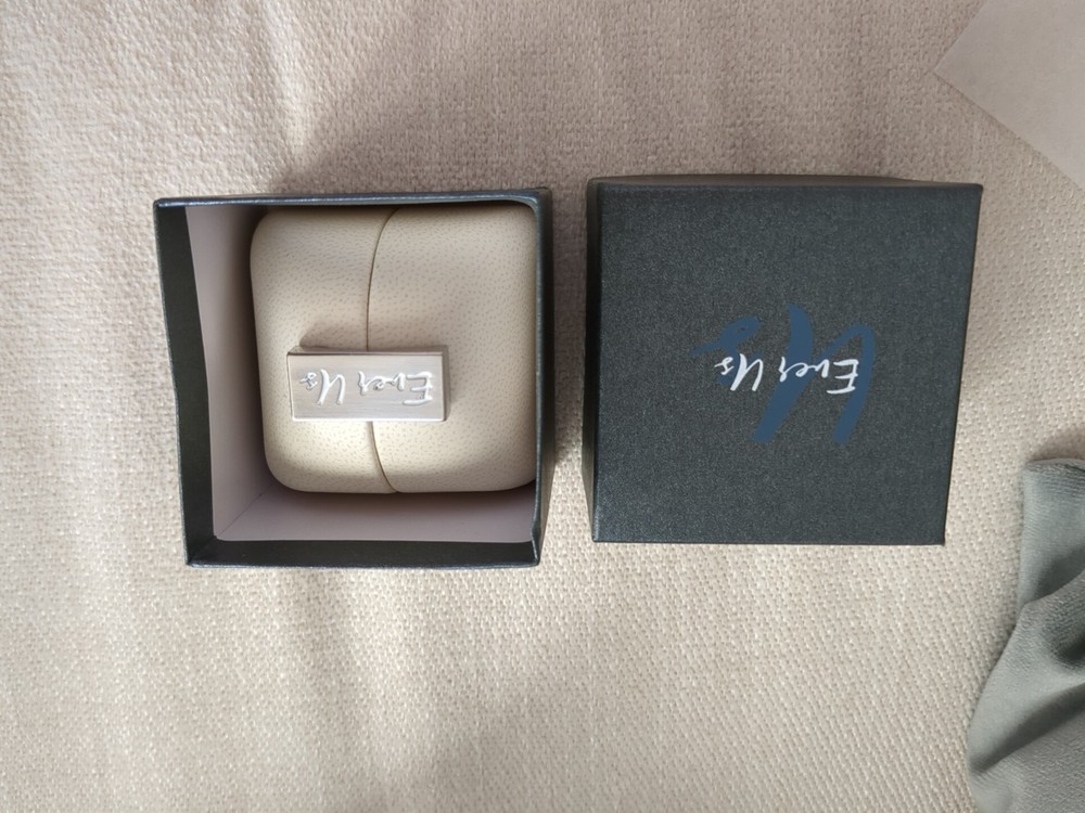 New Old Stock EverUs Ring Box. Box Only !
