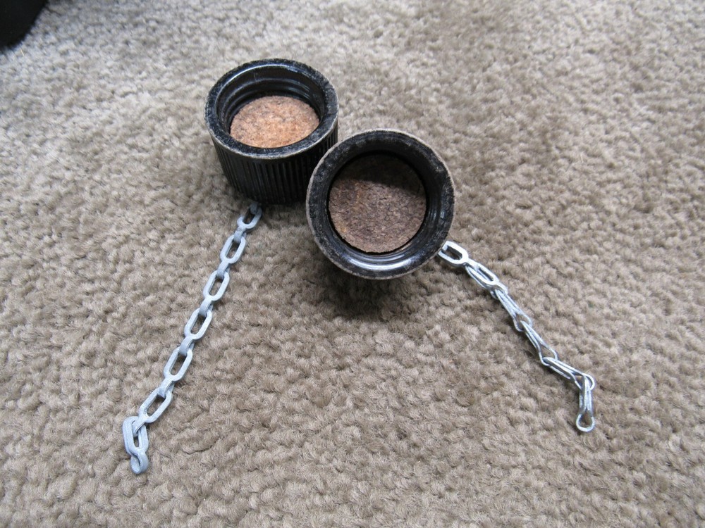 US WW2 CANTEEN LID WITH CORK POST WAR REPLACEMENT CAP