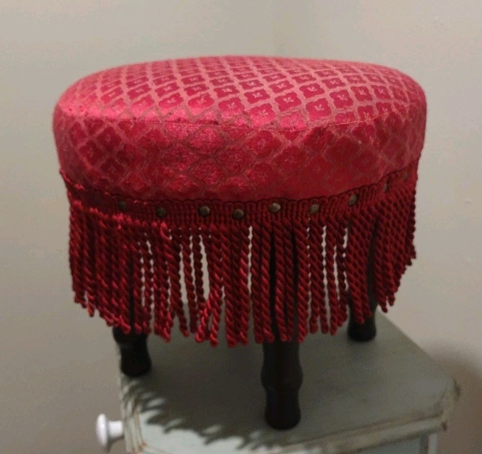 Round Red Victorian Footstool / Stool (RP-FS-19)