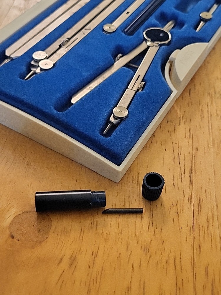 Staedtler Model 559 09 Student Drafting Class Compass 7pc set & OG Hard Case